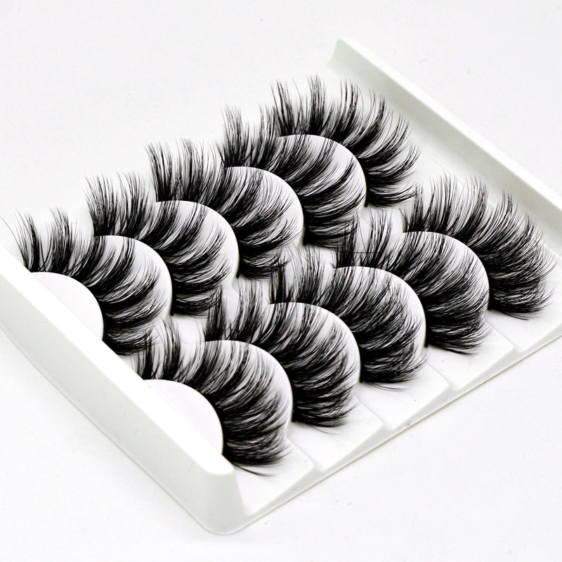 FLUFFY EYELASHES