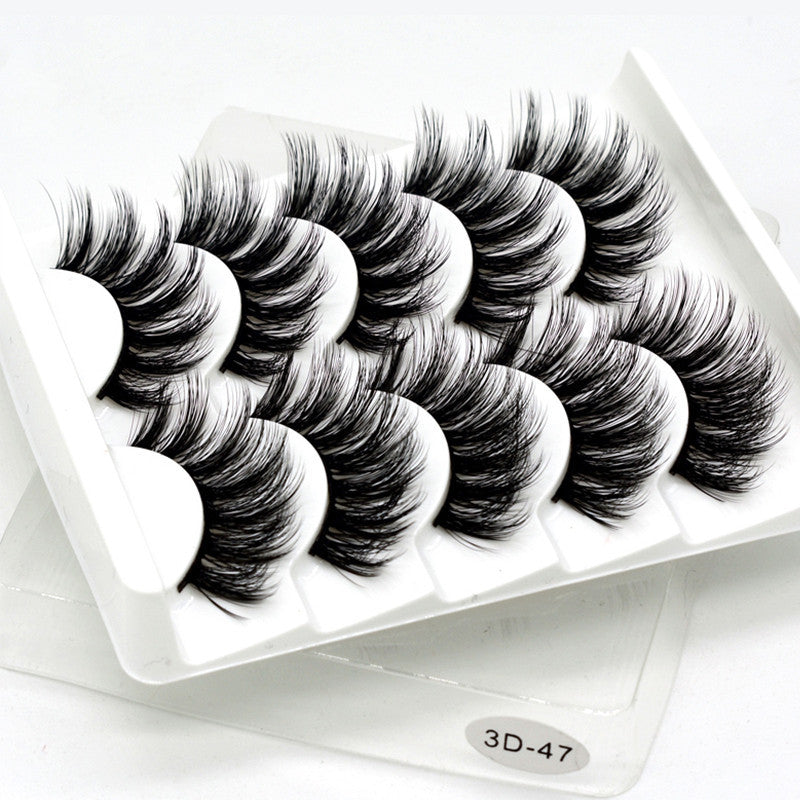 FLUFFY EYELASHES