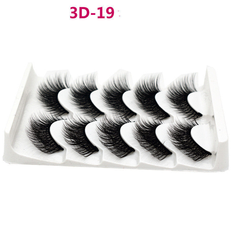 FLUFFY EYELASHES