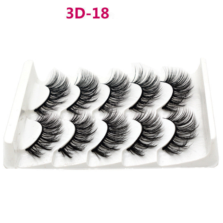 FLUFFY EYELASHES