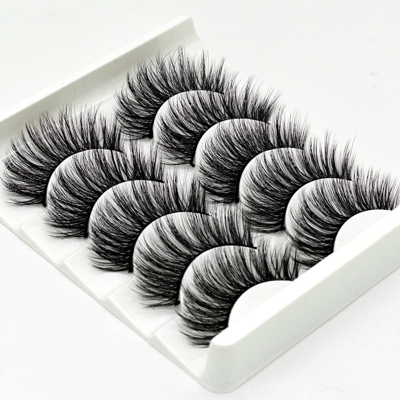 FLUFFY EYELASHES